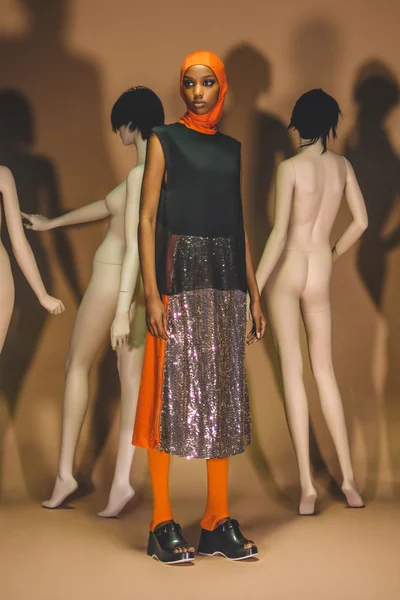 Look 11